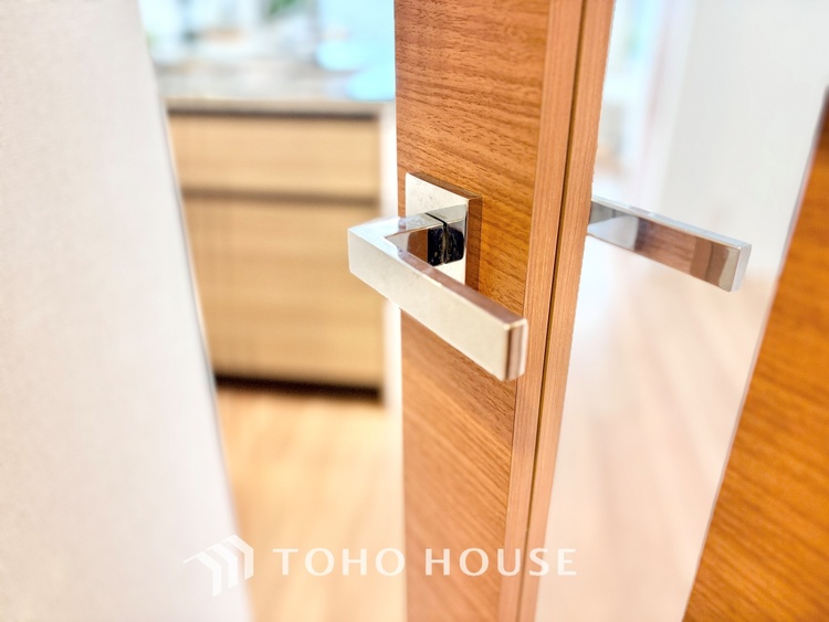 内装 ◆闇夜の輝き◆オレンジ色の光は大人になった今の僕にはわかる。1日の終わりを伝えに来たわけではなく、また明日が来る方へ導いてくれた事を。