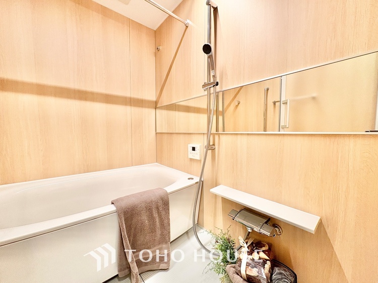 風呂 ◆浴室◆の温もりを感じ、ふわりと寄り添う太陽の妖精たちが自然と僕達を微睡ませる。うとうとしたい訳ではないがそんな時間が嫌いじゃない自分がここにいる。