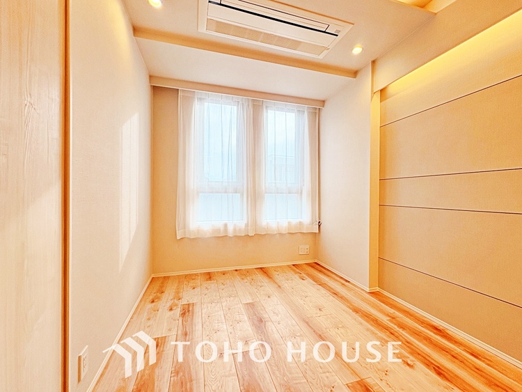 内装 【ROOM】感性を育むプライベートルームはシンプルでスマートな空間。好みの空間で読書をしたり、音楽を聞いたりと一人の時間も充実したものにできます。