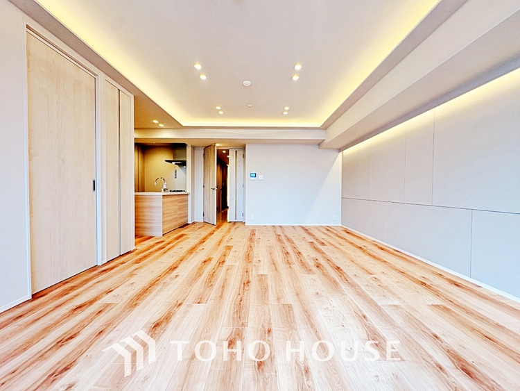 内装 ◆瀟洒な空間◆落ち着きのある彩が見事に調和させた瀟洒な空間を演出。ここに集まる家族の会話と笑顔が絶え間なく続く幸せな空間。