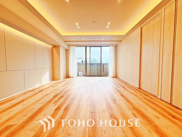 内装 使いやすく、明るい洋室に仕上がります。子供部屋や趣味のお部屋にご利用できます。ご自身で家具などを配置し、素敵な空間を創り上げられます。