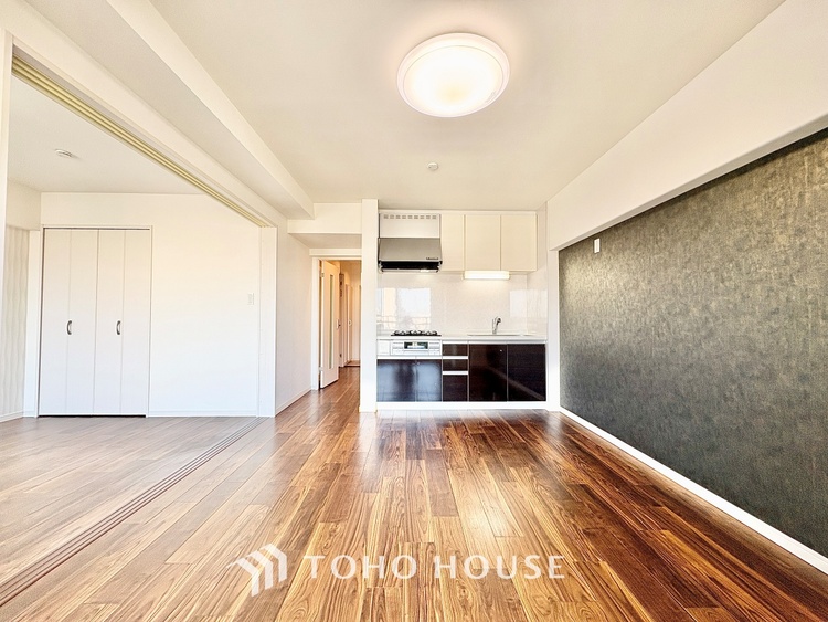 内装 ◆サンサンと◆差し込む太陽の光がこのリビングに笑いをもたらす.