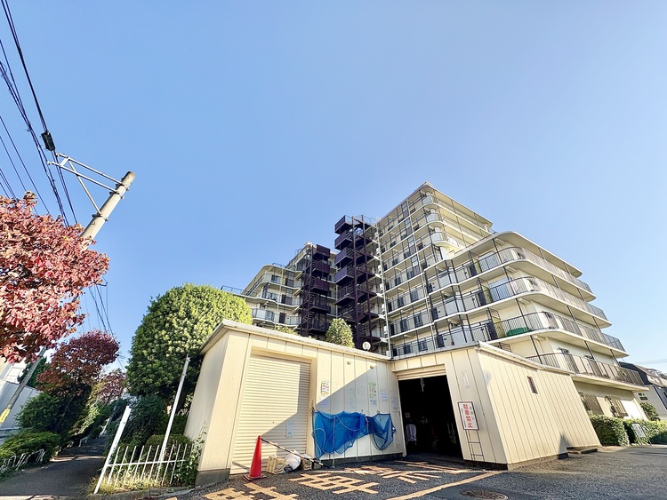 外観 漂う上質な空気感、マンションに入れば「おかえりなさい」と笑顔で迎えてくれるエントランス。最良の心配りを感じるマンションでした。