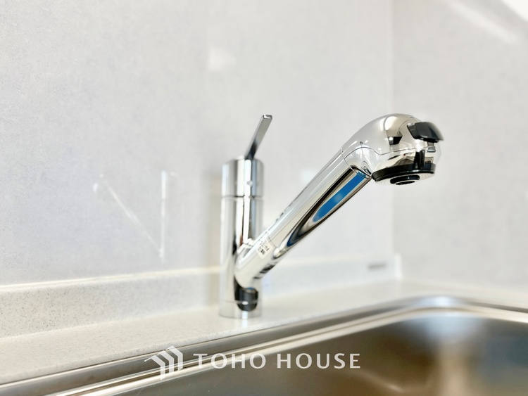 キッチン 毎日料理をする、料理が好き、家族が多くて量を作る必要がある、等の方々にとっては必須のコンロ。同時進行で効率アップはもちろん鍋を移動する回数が減り、無駄な動きを軽減することが出来ます。