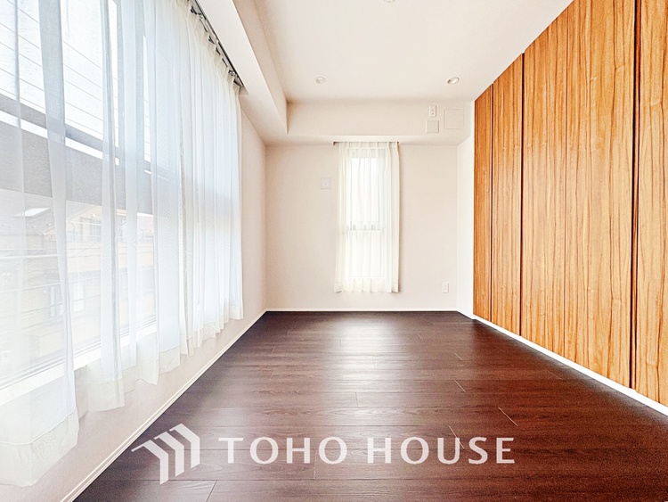 内装 【ROOM】感性を育むプライベートルームはシンプルでスマートな空間。好みの空間で読書をしたり、音楽を聞いたりと一人の時間も充実したものにできます。