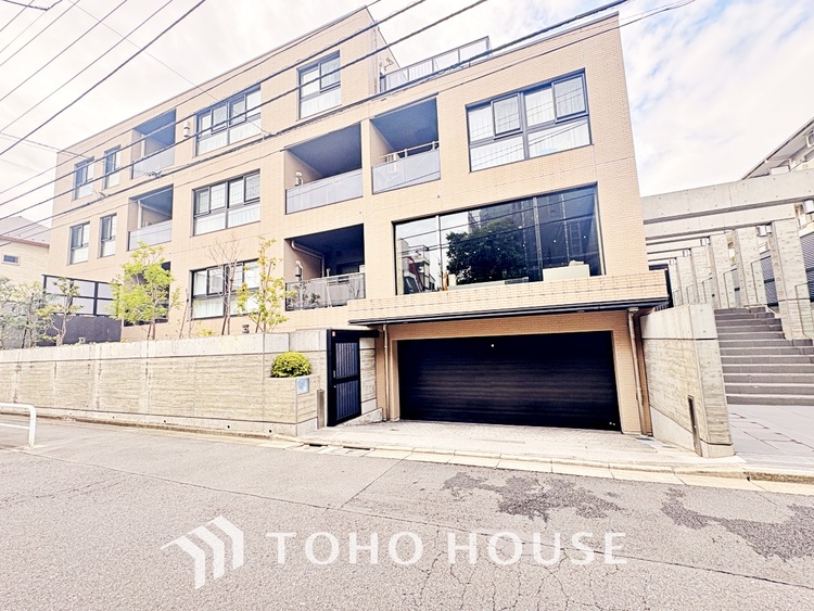 外観 漂う上質な空気感、マンションに入れば「おかえりなさい」と笑顔で迎えてくれるエントランス。最良の心配りを感じるマンションでした。