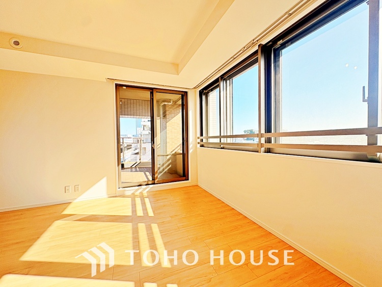 内装 ◆瀟洒な空間◆落ち着きのある彩が見事に調和させた瀟洒な空間を演出。ここに集まる家族の会話と笑顔が絶え間なく続く幸せな空間。