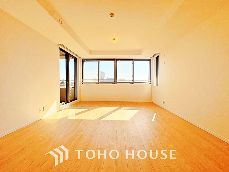 内装 使いやすく、明るい洋室に仕上がります。子供部屋や趣味のお部屋にご利用できます。ご自身で家具などを配置し、素敵な空間を創り上げられます。