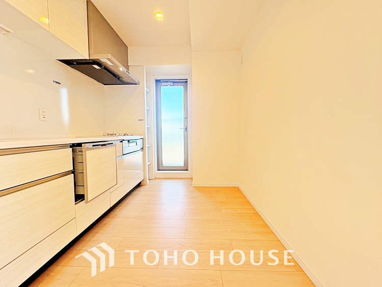 内装 お子様の面倒を見れる時間が増え時短になります。加えて手荒れも防げてしかも節水が高い為、大変人気があり重宝します。