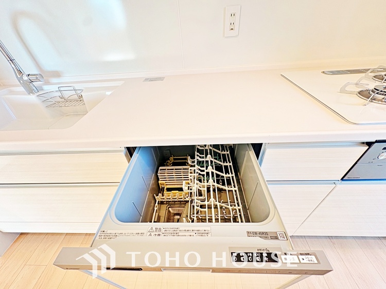 キッチン 広々としたキッチンのシンクは、料理の準備と片付けを楽にし、使いやすさを最大限に引き立てます。