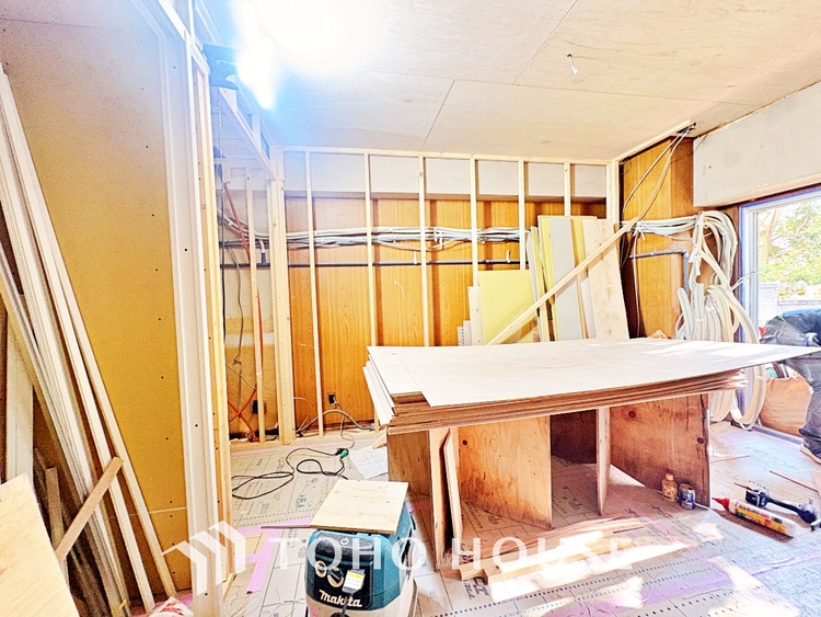 内装 【ROOM】感性を育むプライベートルームはシンプルでスマートな空間。好みの空間で読書をしたり、音楽を聞いたりと一人の時間も充実したものにできます。