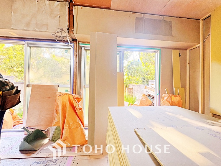 内装 ◆瀟洒な空間◆落ち着きのある彩が見事に調和させた瀟洒な空間を演出。ここに集まる家族の会話と笑顔が絶え間なく続く幸せな空間。