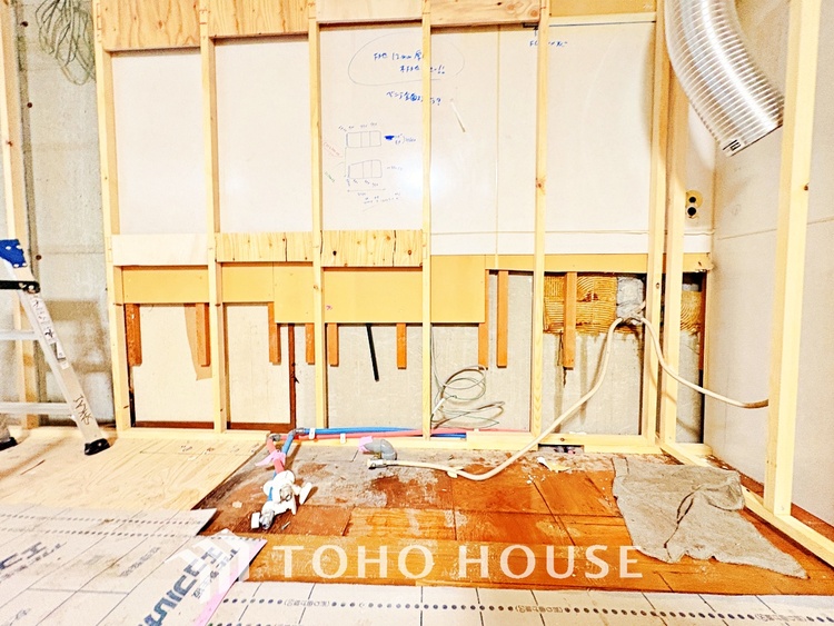 キッチン ◆愛育◆キッチンは家族の絆を育む大切な空間。シンプルで使い易いSystemKitchenで愉しく作る料理は愛情のある美味しいご馳走に。家族で使える広々としたダイニングキッチンです。