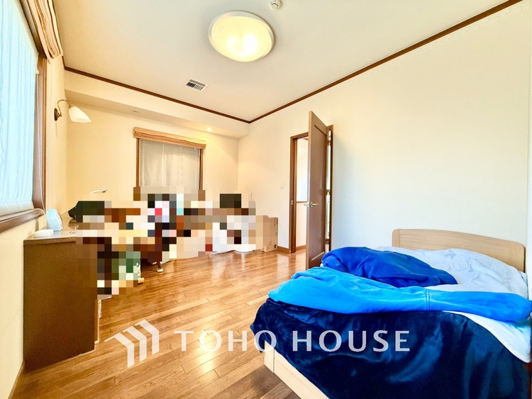 内装 【自身の道】華道、剣道、そしてここで暮らす者の正道。物事の正しい考えや愛する家族とのコミュニケーション。そんな考えの暮らし方がこの空間にも散りばめられている。