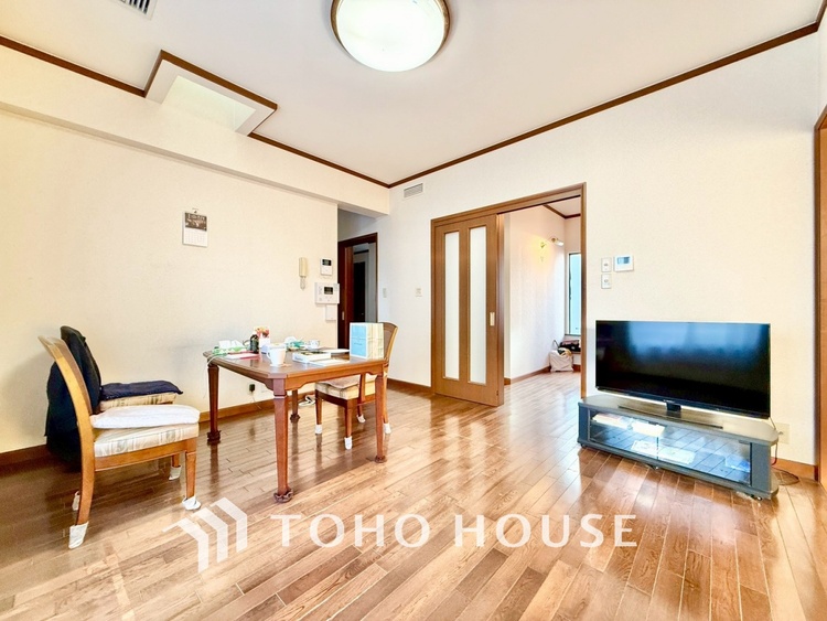 内装 【隠された美しさ】流麗な音楽が流れているような繊細でいながら整然かつ堅牢なこの空間。この空間は確かに美しい。しかし、そこには美しさ以上のものが隠されている。