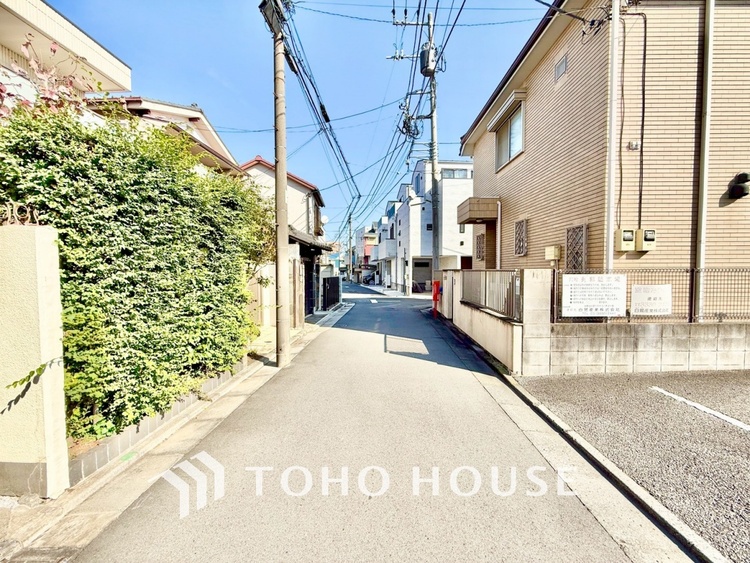 その他 【Wash basin】十分な大きさの洗面台は収納もさる事ながら、身だしなみチェックや歯磨きなど、朝の慌ただしい時間でもホテルライクなスペースで余裕とゆとりを感じて頂けます。