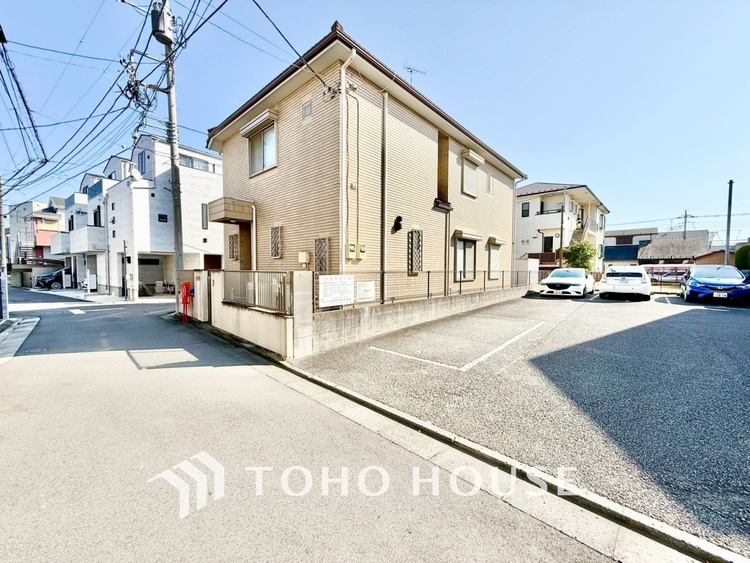 その他 【Bathroom】奥行きが長く足を延ばしてもラクラクのスペース。体の大きい方でも嬉しいワイドサイズ。また、カビが付きにくく軽くこすれば簡単に落ちるお掃除ラクラク仕様です。