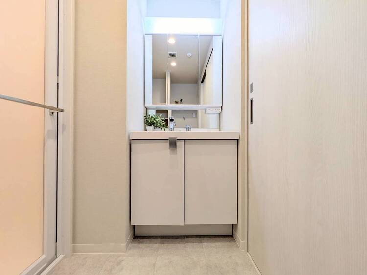 その他 清潔感を感じられる洗面化粧台。