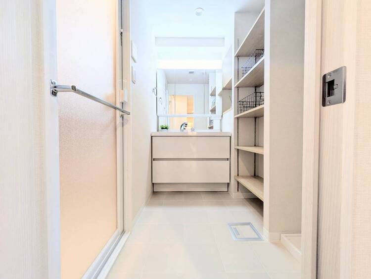 その他 十分な広さの脱衣所。