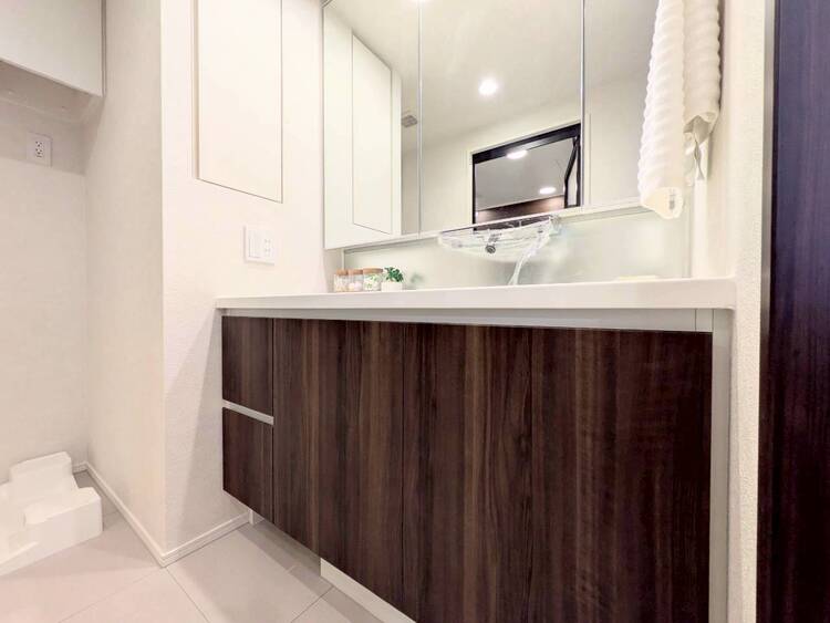 その他 清潔感を感じられる洗面化粧台。