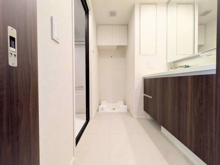 その他 十分な広さの脱衣所。