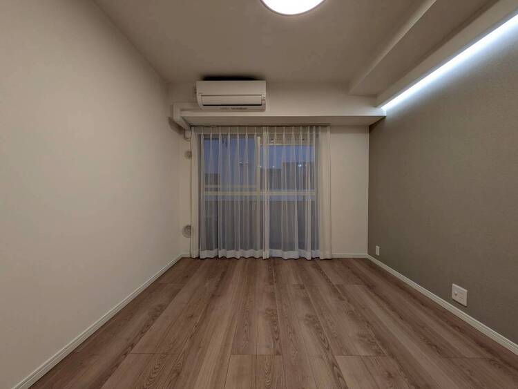 居間 落ち着いた雰囲気に包まれて、伸びやかな空間。