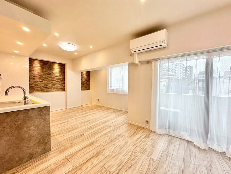 居間 充実した生活は伸びやかな居室空間から始まります。