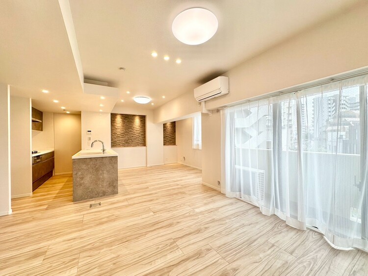 居間 伸びやかな空間のなかで、ゆったりとしたひとときを過ごせます。