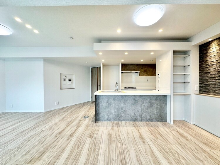 居間 落ち着いた雰囲気に包まれて、伸びやかな空間。