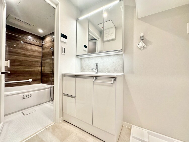 洗面 清潔感を感じられる洗面化粧台。