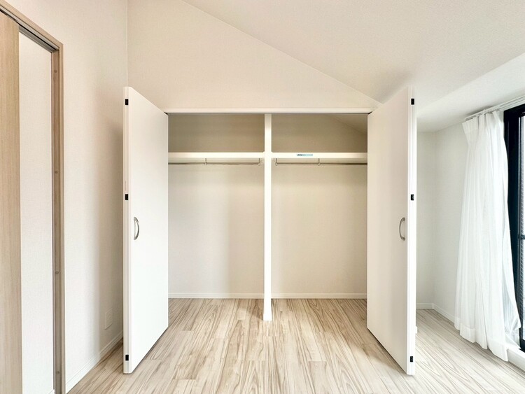 収納 家電やスーツケース、ストック品など何でも片付く嬉しい空間です。