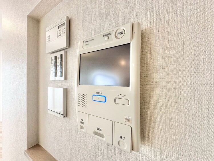 設備 誰が来てもわかる様にモニター付きインターホンを設置。