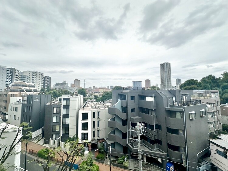 バルコニー 陽当たり・通風・開放感に恵まれた環境です。