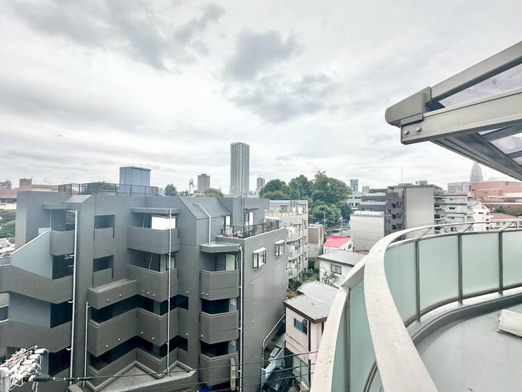 バルコニー 眺望や窓からの景色が良いと、家で過ごす時間も快適です。