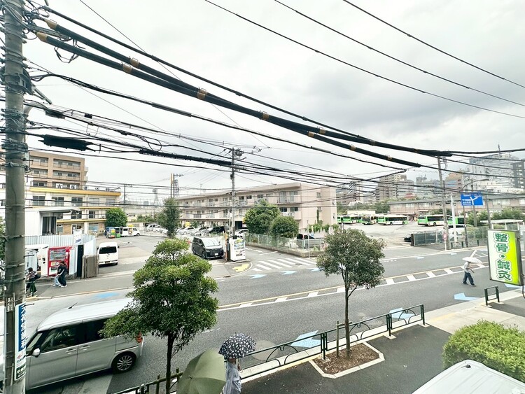 バルコニー 眺望や窓からの景色が良いと、家で過ごす時間も快適です。