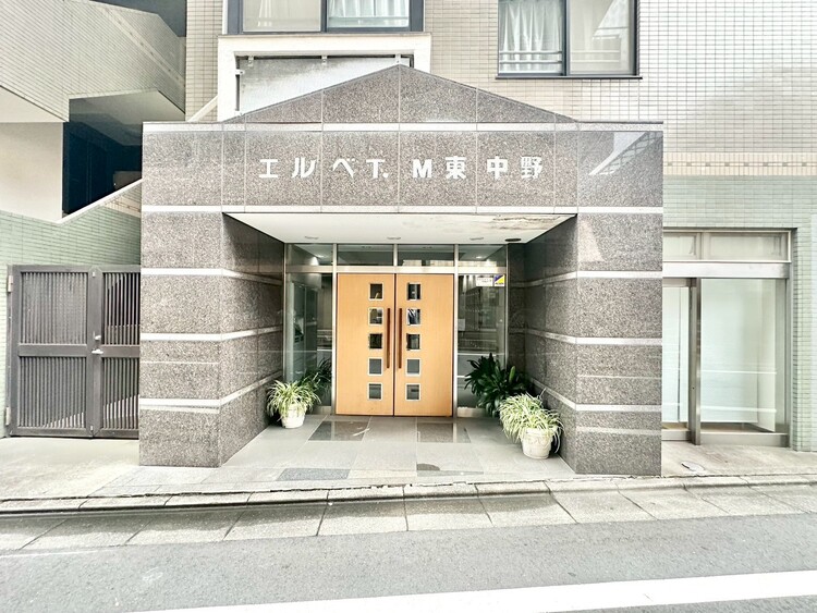 エントランス 上質感漂う玄関アプローチです。