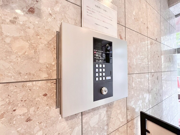 その他 誰が来てもわかる様にモニター付きインターホンを設置。