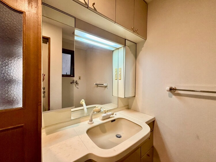 洗面 清潔感を感じられる洗面化粧台。