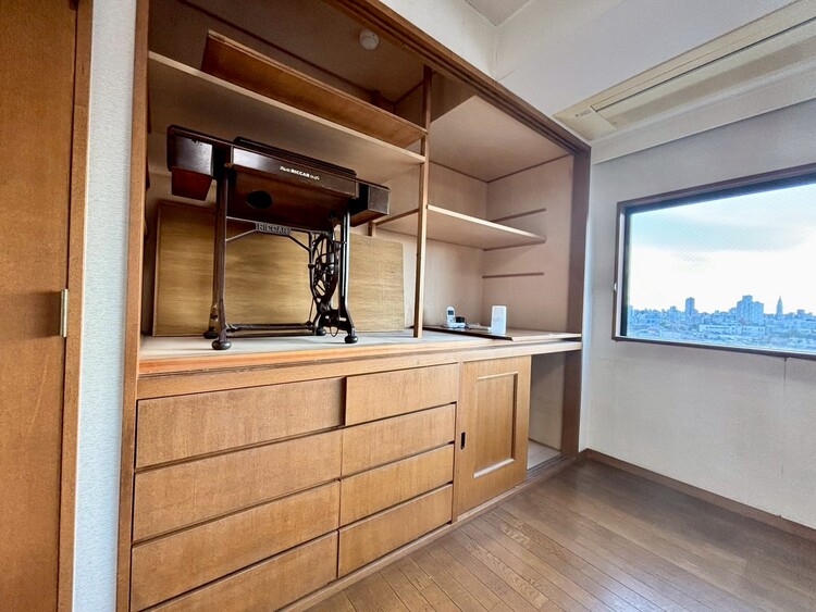 収納 家電やスーツケース、ストック品など何でも片付く嬉しい空間です。