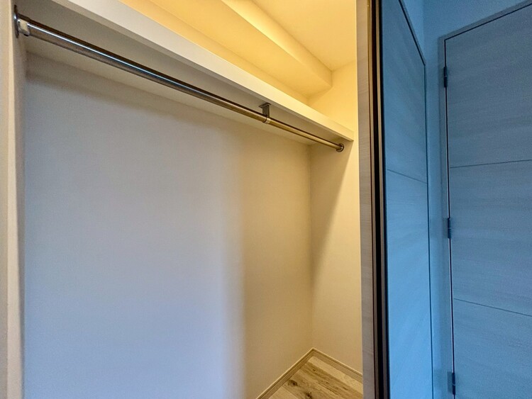 収納 家電やスーツケース、ストック品など何でも片付く嬉しい空間です。