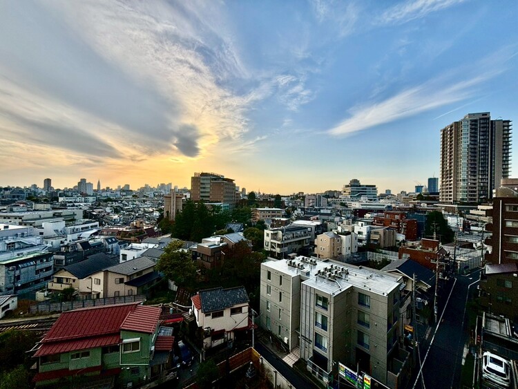 バルコニー 眺望や窓からの景色が良いと、家で過ごす時間も快適です。