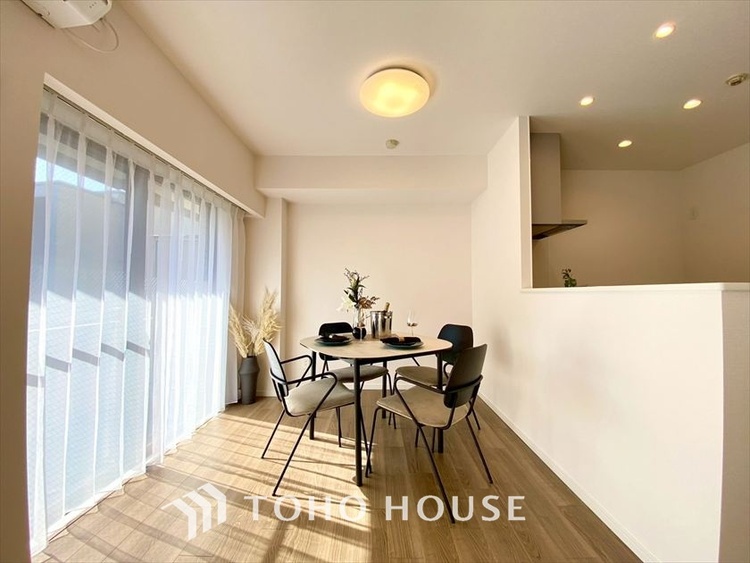 内装 【LIVING】◆煌びやか◆愛おしい家族との団欒の時間をより一層幸せなものに感じさせる煌びやかなLDK。輝かしい毎日が待っています。