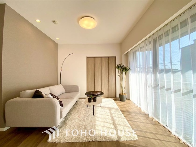 内装 【LIVING】◆眩い◆光が燦々と入り、家族の笑顔を照らす。「いつまでも続いて」と願う夢のような毎日がここにある。