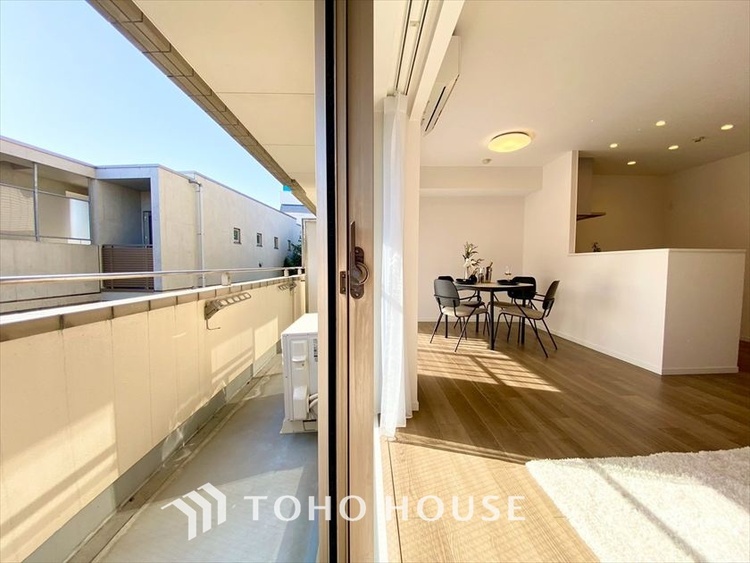 内装 【LIVING】◆住む喜び、楽しさ、感動◆を君と共有したい。いつまでもずっと家族を見渡せるこの広い空間で。