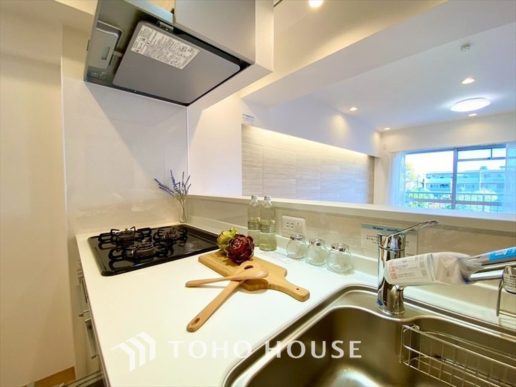 その他 【KITCHEN】◆開放的◆後片付けが楽なシステムキッチン。収納スペースの充実！