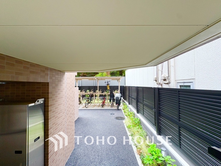 その他 【BICYCLE PAEKING LOT】◆駐輪場◆快適な生活には欠かせない自転車。開放的な駐輪場がございます。