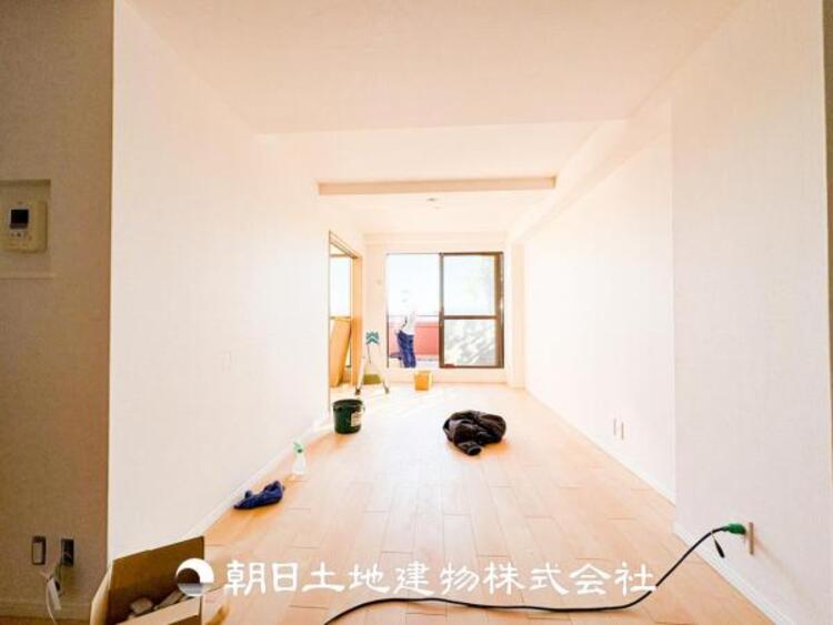 居間 大切なご家族、招いた友人と過ごすひと時を溢れる光が優しく包み込む空間。