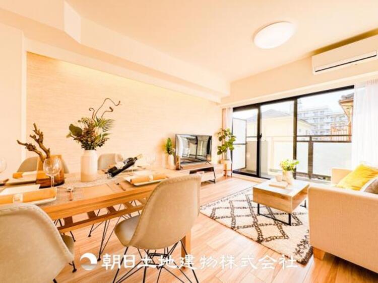 居間 大切な人とともに、心穏やかに過ごすひとときになるリビング。