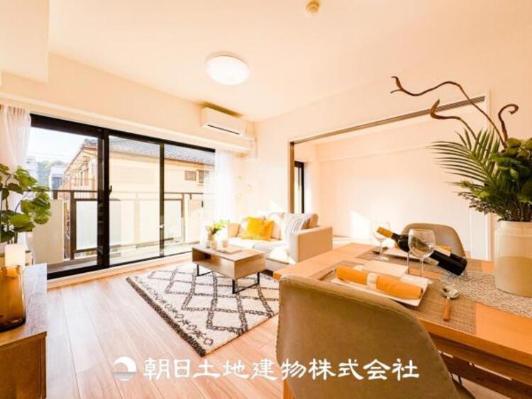 居間 家族や友人との時間など、１番多くの時間を過ごす空間だからこそ落ち着いた空間になります。