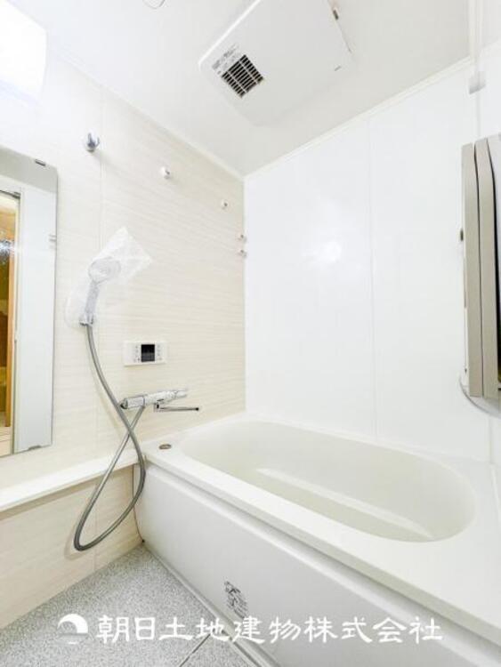 風呂 1日の疲れを癒すバスタイム。心地よいリラックスを叶える独立した美しい空間です。